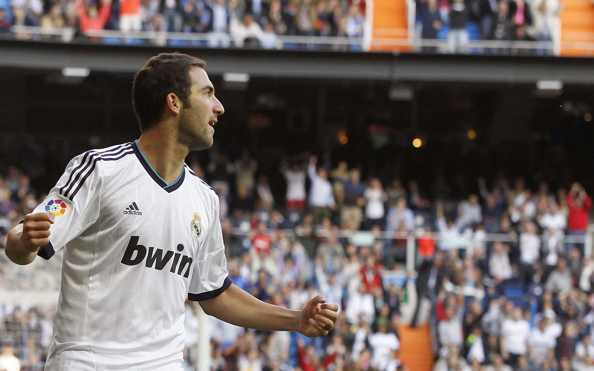 劲爆对决：双方对攻如火如荼，胜负难料，劲爆方案图片