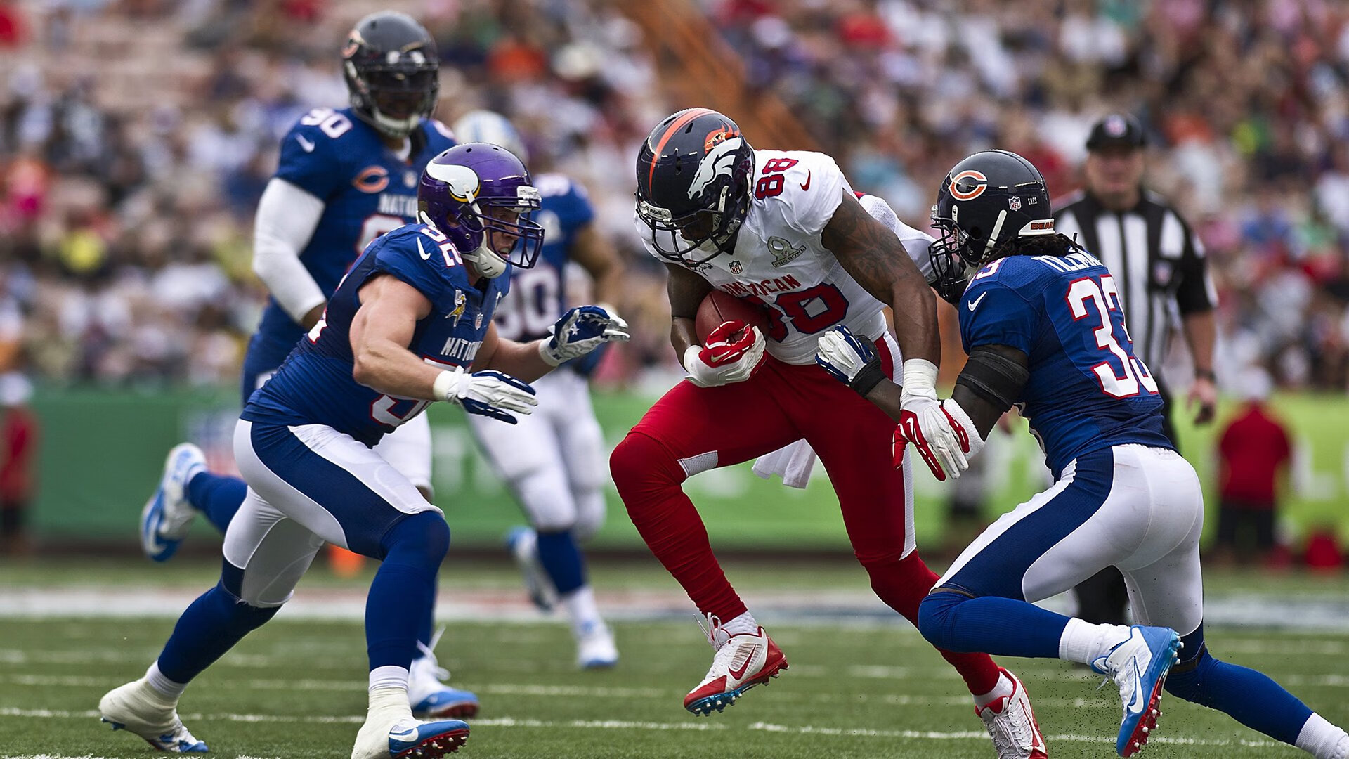 精彩对抗中球员们展现出色表现，为球迷带来惊喜，比赛对抗